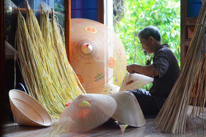 Nội dung: Mùa hè đang đầy vui vẻ với những xu hướng mới, và Huda Ice Twist đang chinh